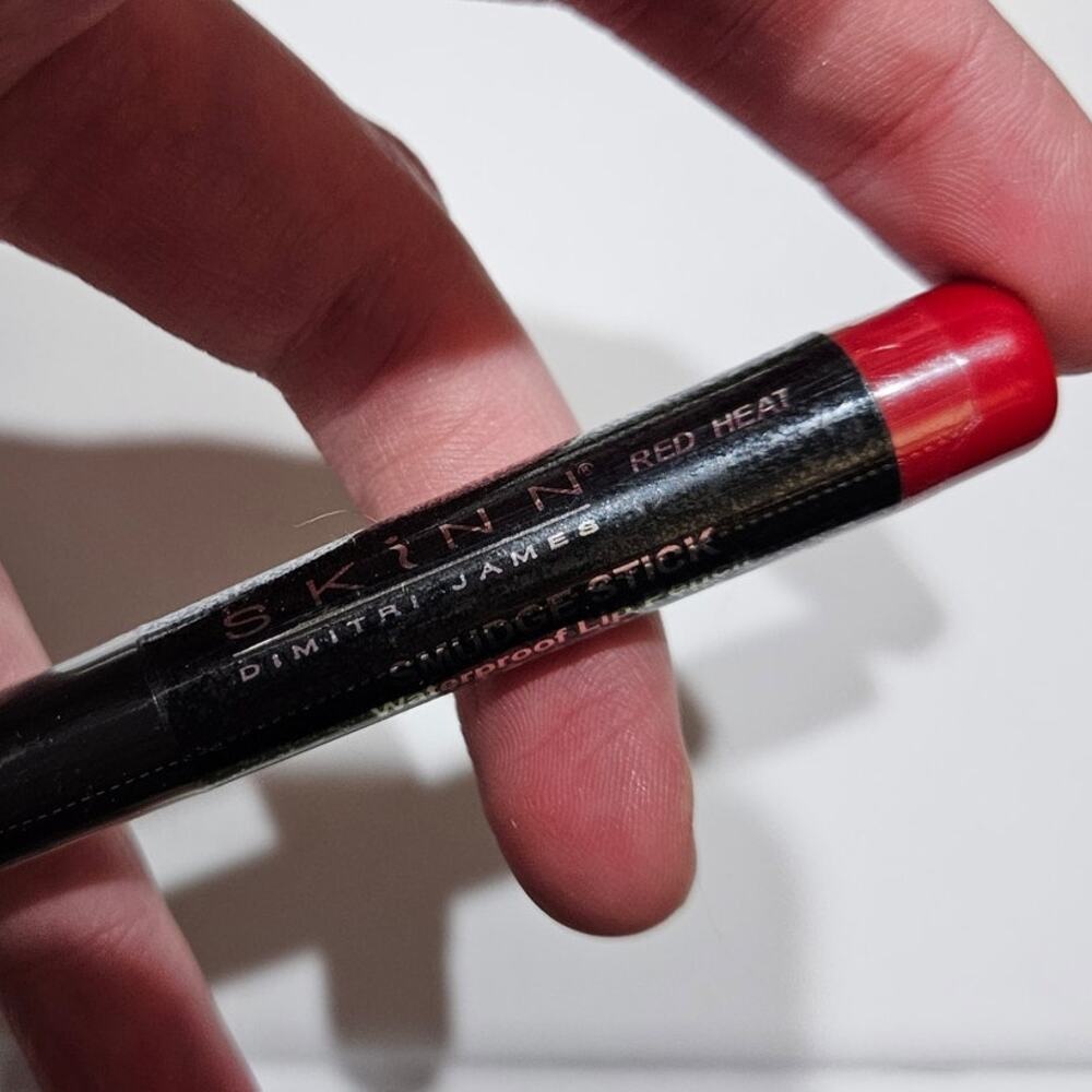 SKINN Smudby Dimitri James Smudge Stick Waterproof Lip Pencil RED HEAT